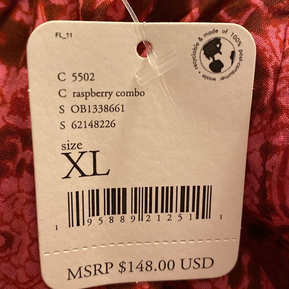 Summer dress fabric so soft and flowing see extra description on d photo. - Picture 10 of 11